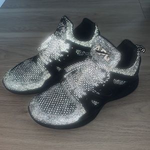 APL REFLECTIVE Ascends. Black / men 9.5 ,women 11